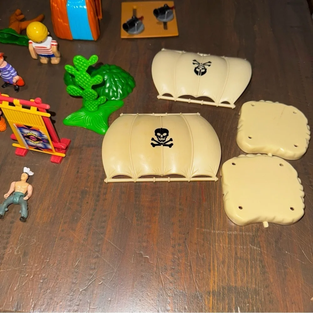Mixed Lot Of Vtg Native American Toy Figures & Pirate Toy Figures + Accessories